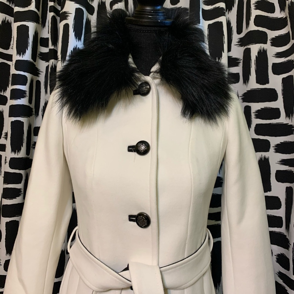 Women’s Botton-down coat with removable belt